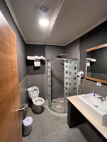 Baño | Ducha, secador de pelo, toallas y jabón