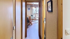 Interior - Apartment near slopes with balcony, valley view (Méribel)