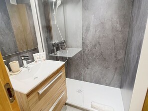 Towels - Apartment near slopes with balcony, valley view (Méribel)