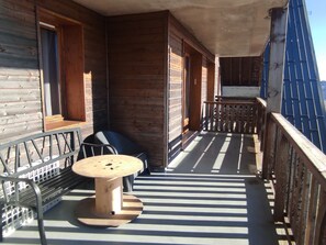 Terrace/patio - Apartment for 6 in Super Besse with Balcony and Pool (Besse-et-Saint-Anastaise-Super Besse)