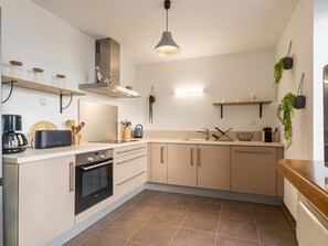 Réfrigérateur, micro-ondes, four, lave-vaisselle