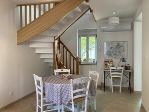 Dining - Quiet cottage with garden and wifi in Saint-Doulchard (Saint-Doulchard)