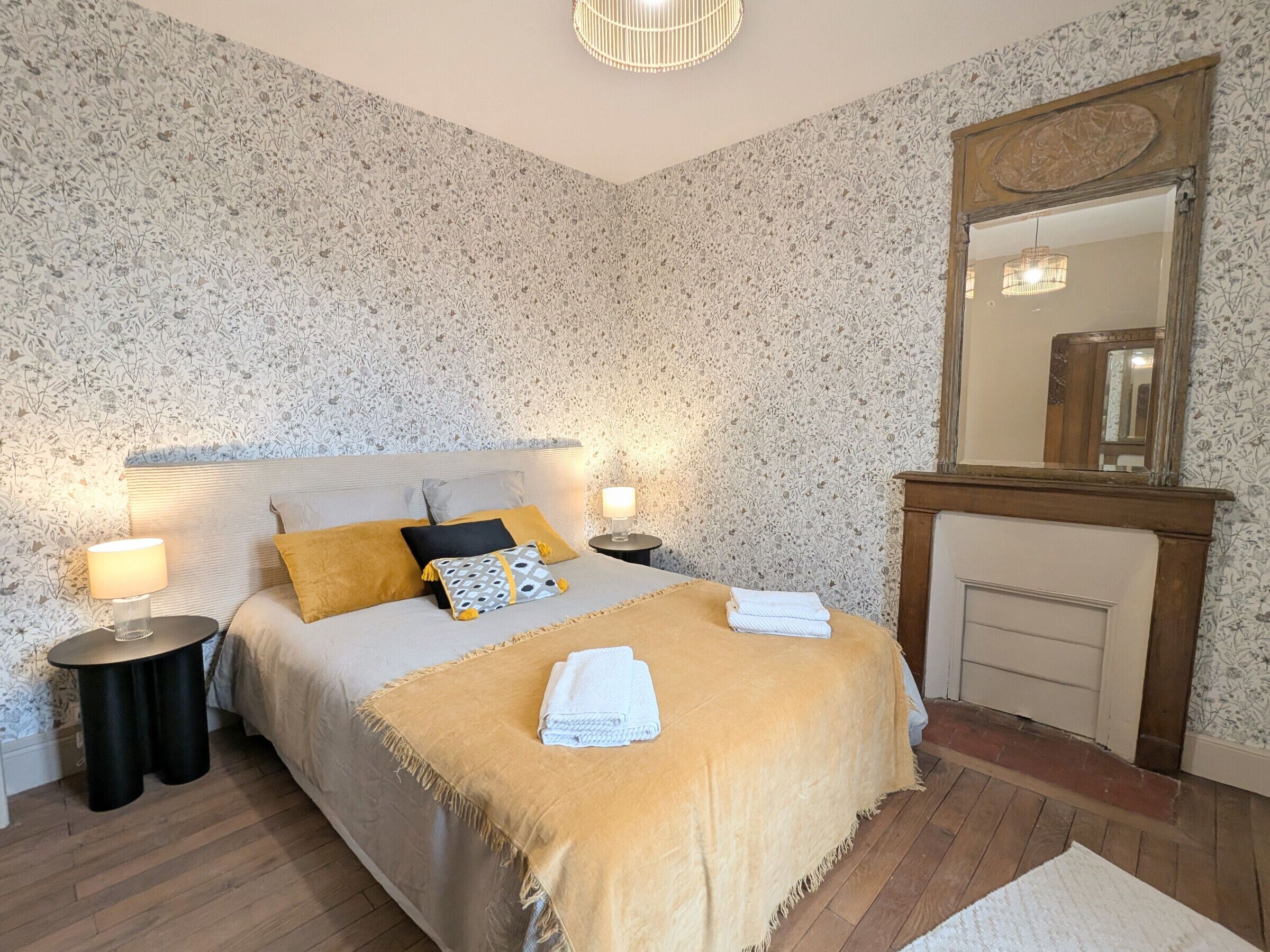 4 多间卧室、免费 WiFi、床单