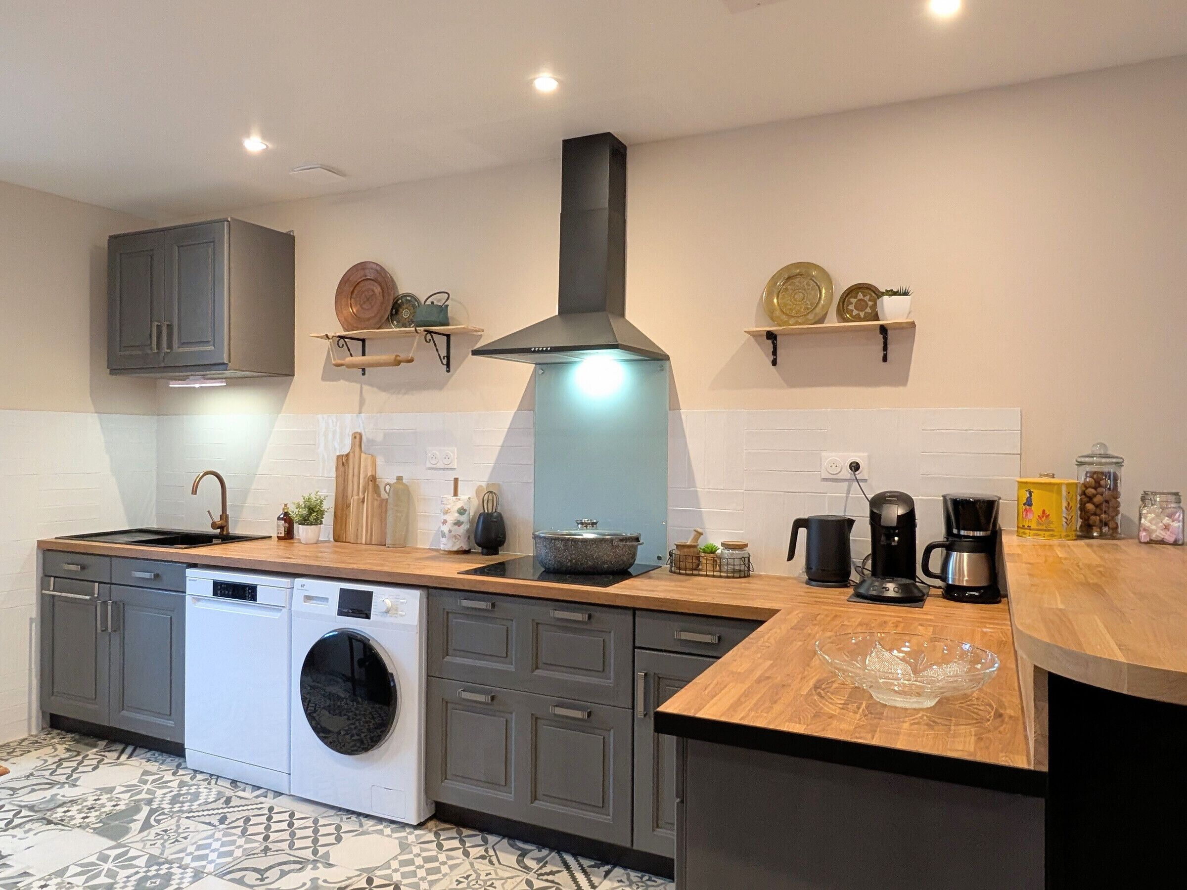 Kühlschrank, Mikrowelle, Geschirrspüler