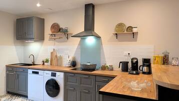 KĂŒhlschrank, Mikrowelle, GeschirrspĂŒler