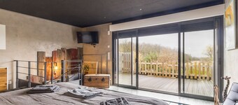 Industrial-style gîte near Grandlieu Lake, private parking