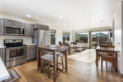 Brown Drake Lodge in Ennis Montana and the Spectacular Madison River Valley.