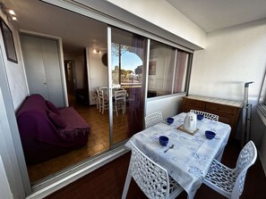 Dining - Air-conditioned studio cabin near beach - 4 sleeps (Port Camargue)