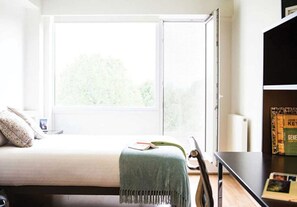 1 bedroom, desk, WiFi - Student Only Modern Studio at Portobello Near Kensington and Chelsea (Greater London)