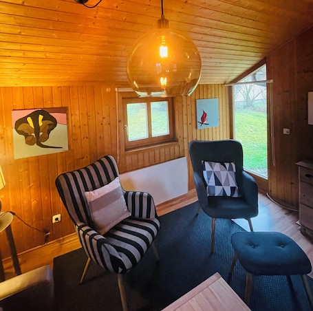 Interior. Vacation home, 200 m from the lake, own fenced garden, vacation with dog
