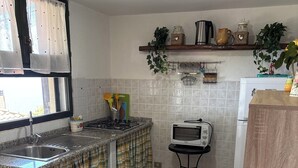 Micro-ondes, four, plaque de cuisson