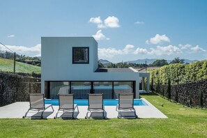 Pool - Quinta do Refúgio (Rabo de Peixe)