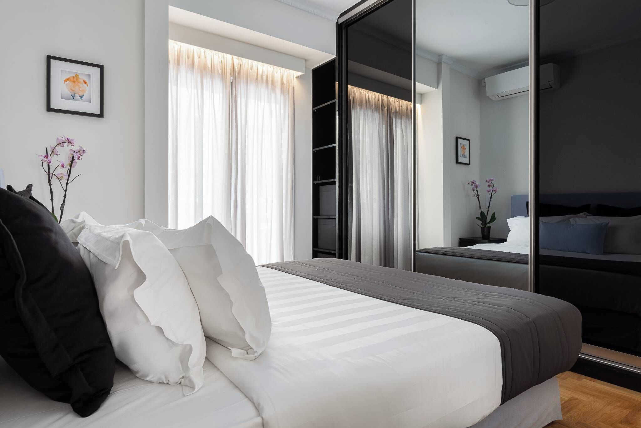 2 chambres, bureau, fer et planche à repasser, lit parapluie