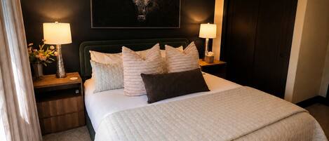 Room, 1 Bedroom | 1 bedroom, iron/ironing board, WiFi (free)