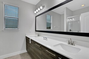 House, 3 Bedrooms | Bathroom - 137aa - Balmoral Resort 3 Bedroom Home (Haines City)