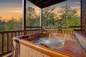 House, 4 Bedrooms | Outdoor spa tub - Knotty But Nice 4 Bedroom Home (Sevierville)