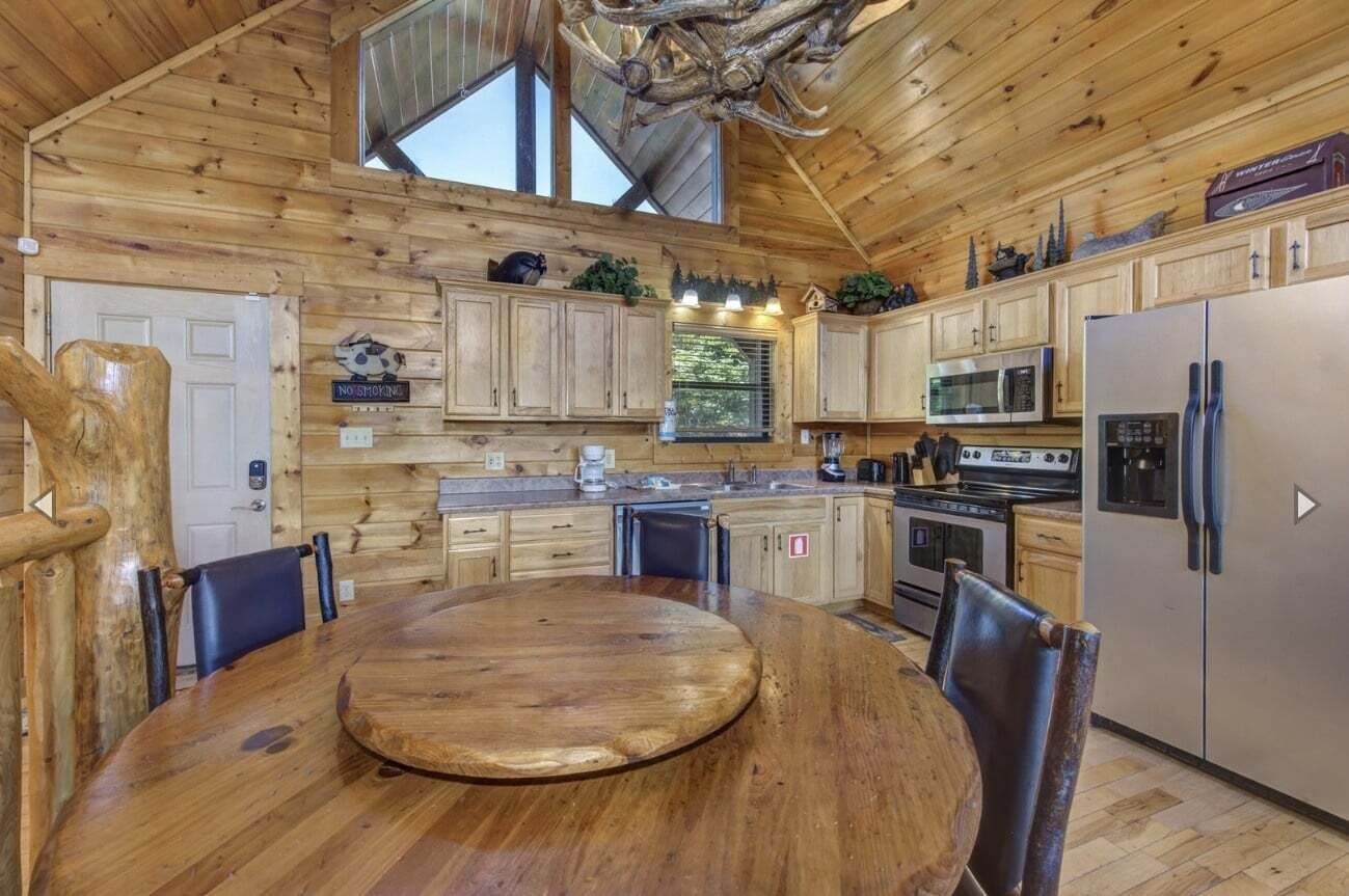 House, 4 Bedrooms | Private kitchen | Fridge, oven, coffee/tea maker, toaster