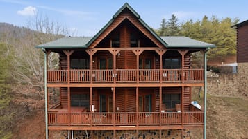 House, 4 Bedrooms | Exterior