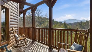 House, 4 Bedrooms | Property grounds