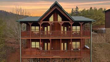 Talo, 4 makuuhuonetta | Ulkopuoli