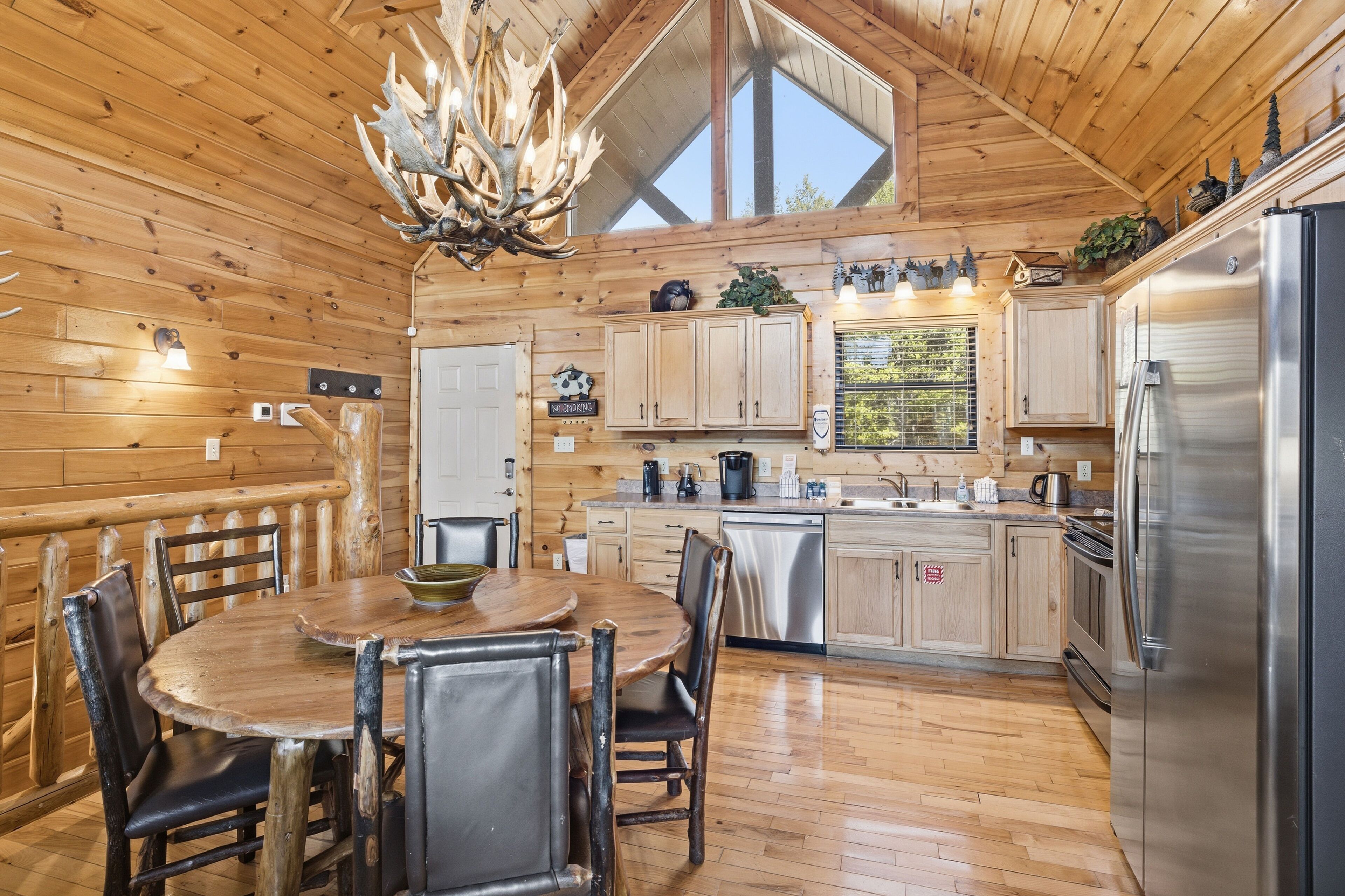 House, 4 Bedrooms | Private kitchen | Fridge, oven, coffee/tea maker, toaster