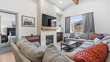 Villa, 2 Bedrooms | Living area | Smart TV