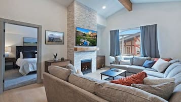 Villa, 2 Bedrooms | Living area | Smart TV