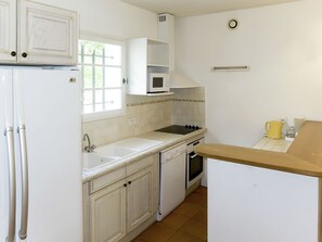 Kühlschrank, Mikrowelle, Ofen, Geschirrspüler