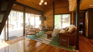 A wooden interior with a sofa, chairs, and a coffee table. - 2BR Getaway with WiFi, Grill & SHARC Passes (Sunriver)