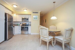 Fridge, microwave, oven, stovetop - Bayside Villa 4224: Bright Corner Unit with Stunning Bay Views (Captiva)
