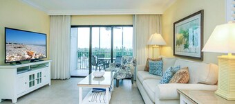 Bayside Villa 4224: Bright Corner Unit with Stunning Bay Views