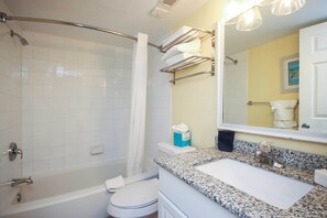 Bruser, hårtørrer, håndklæder