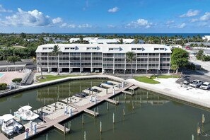 Exterior - Bayside Villa 4108: Renovated Luxury & Spacious Comfort in the Heart of Captiva (Captiva)