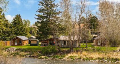 Gallatin River Homestead - Three wonderful rustic cabins
