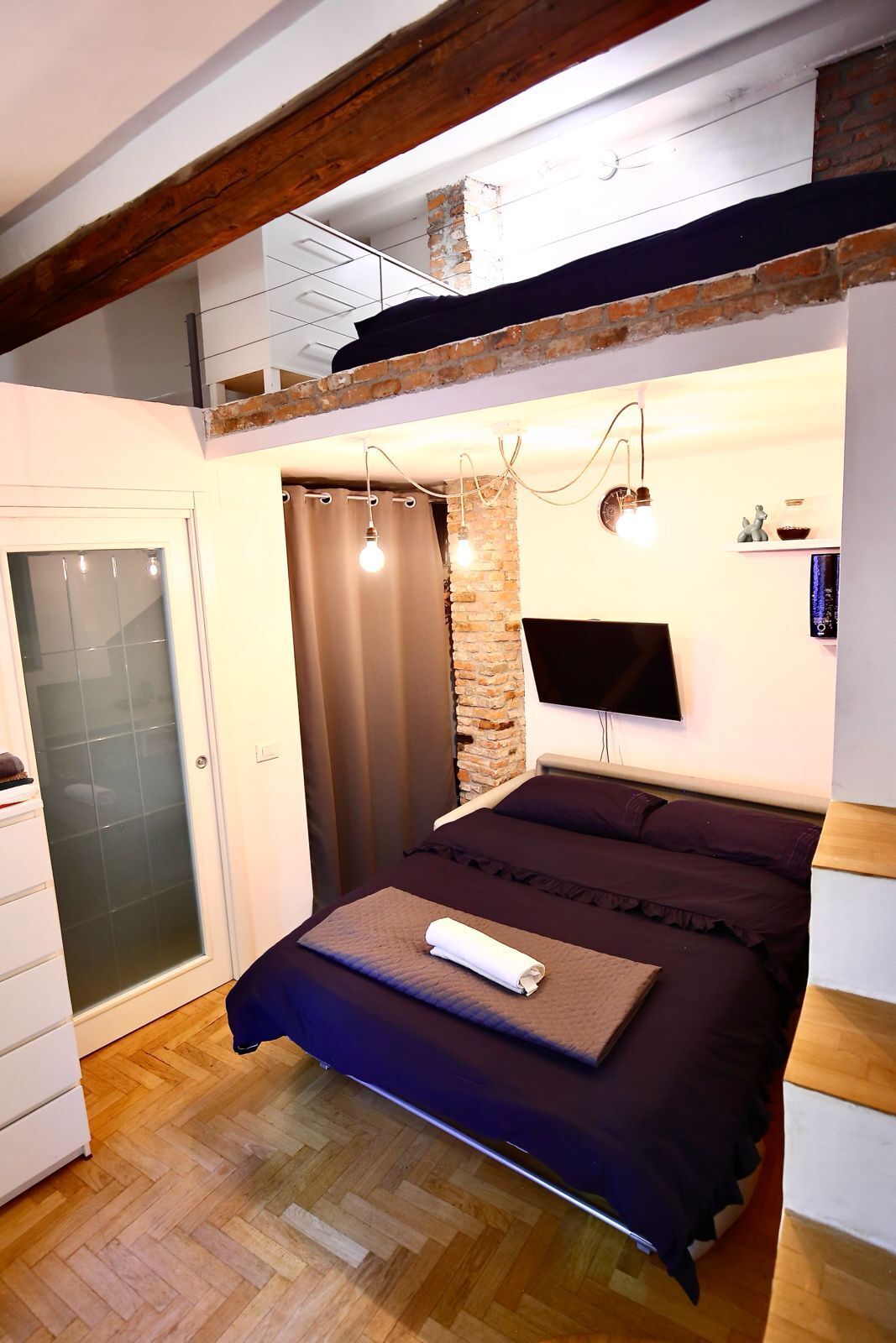 Iron/ironing board, Internet, bed sheets