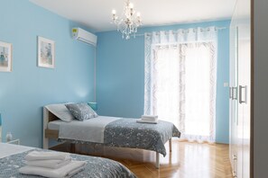 Iron/ironing board, free WiFi, bed sheets