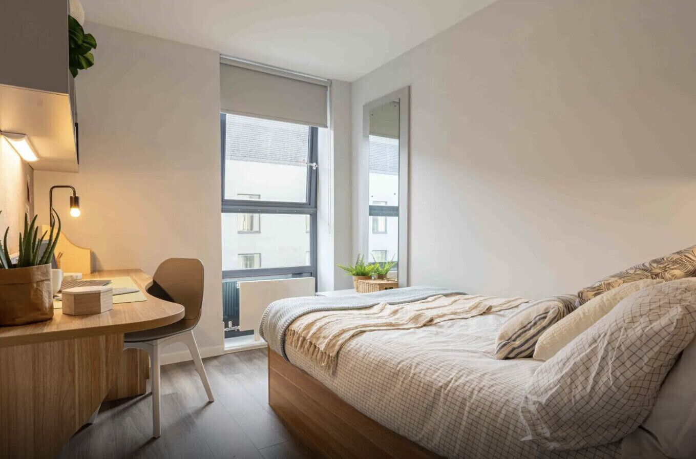 1 soverom, skrivebord og wi-fi (inkludert)