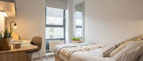 1 soverom, skrivebord og wi-fi (inkludert)