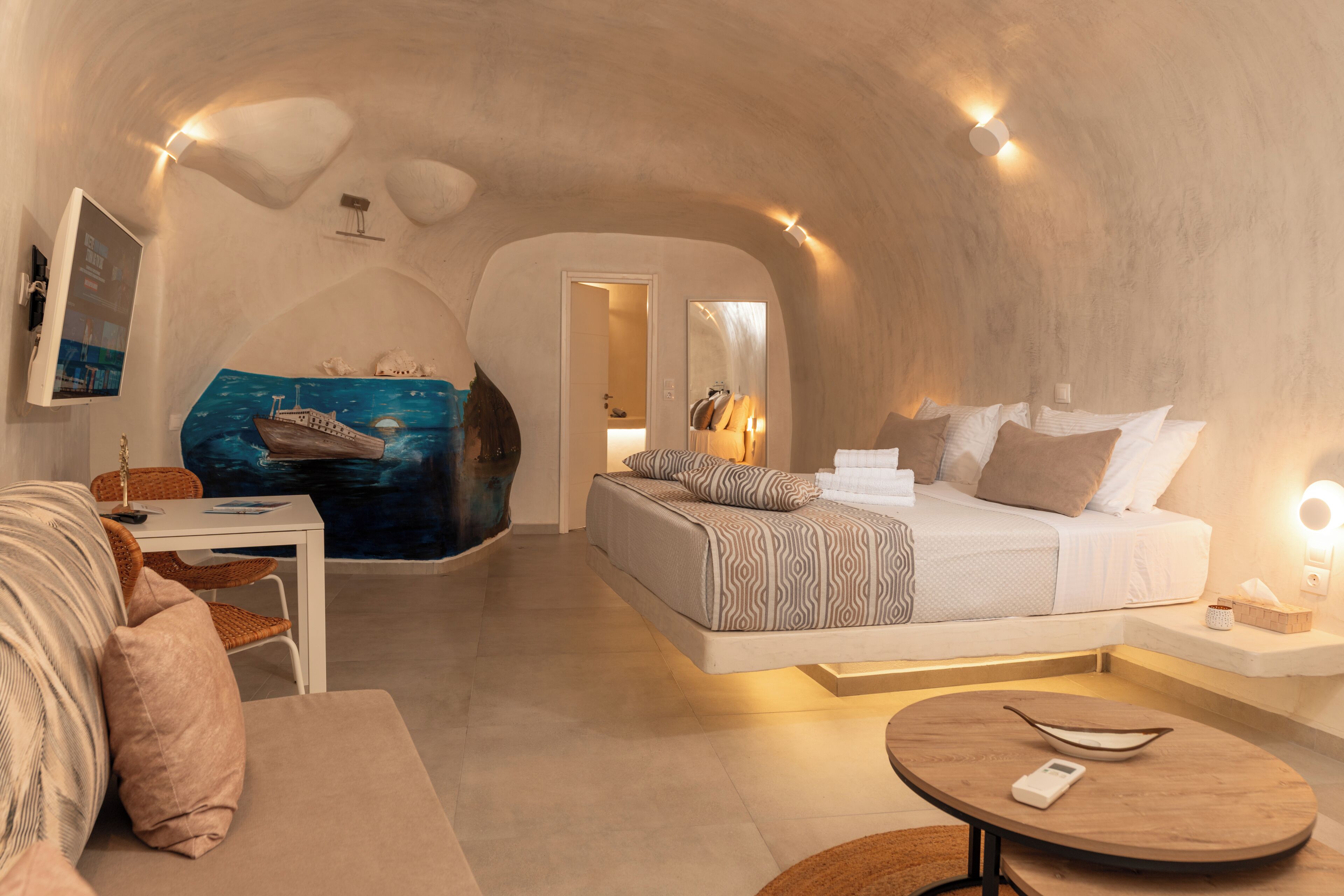 Svit Standard - havsutsikt | Värdeförvaringsskåp på rummet, individuell inredning och unika möbler