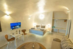 Suite Deluxe, vue sur la mer | Coffre-fort, décor unique, ameublement unique, bureau