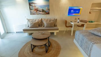 Suíte standard, vista para o mar | Cofres nos quartos, individualmente decorados