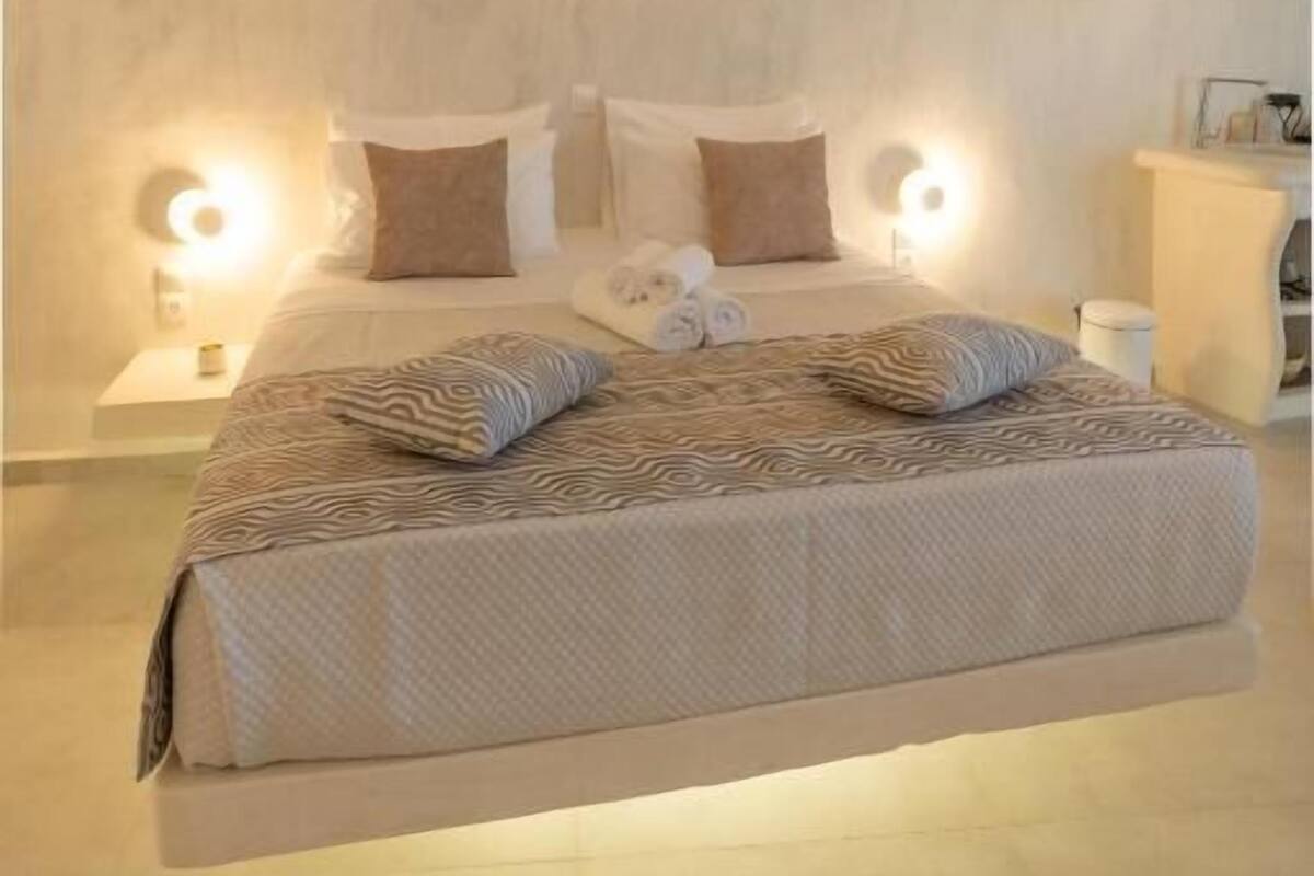 Standard-Suite, Meerblick | Zimmersafe, Schreibtisch, kostenloses WLAN