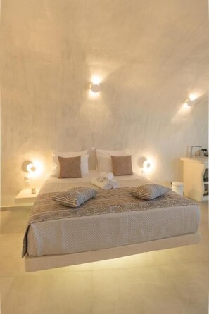 Suite Standard, vista mare | Una cassaforte in camera, con stile personalizzato