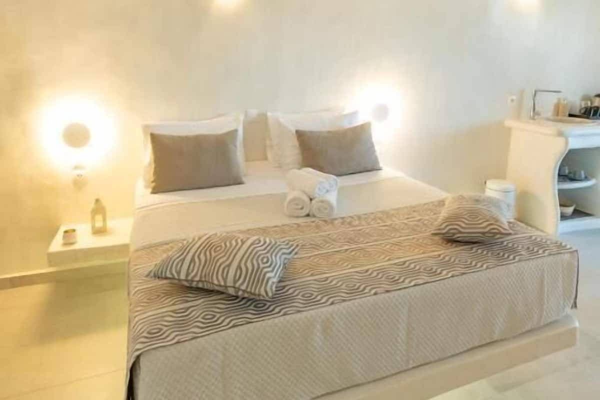 In-room safe, individually decorated, individually furnished, desk