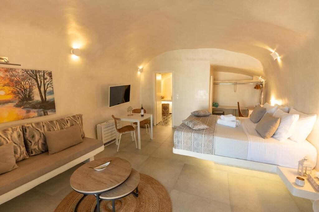 In-room safe, desk, free WiFi