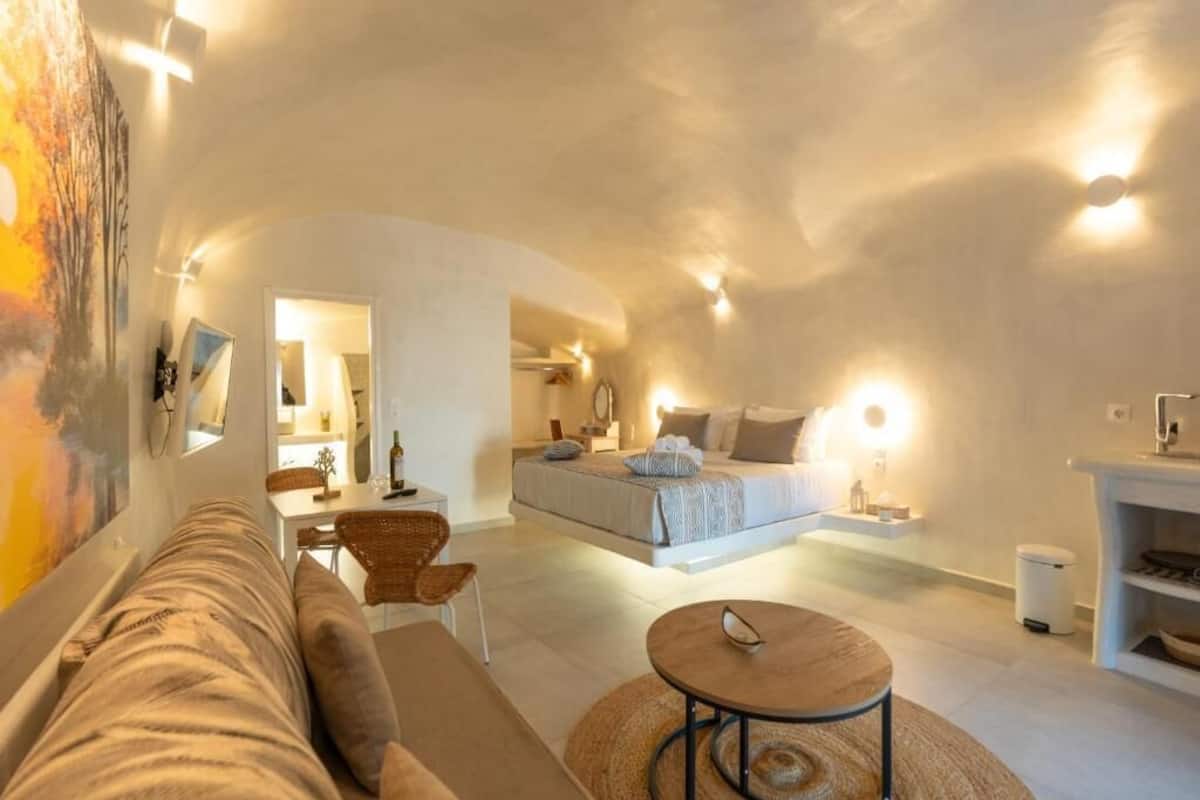 Superior Suite, Sea View | In-room safe, individually decorated, individually furnished, desk