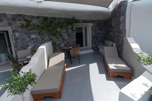 Deluxe Suite, Sea View | Terrace/patio