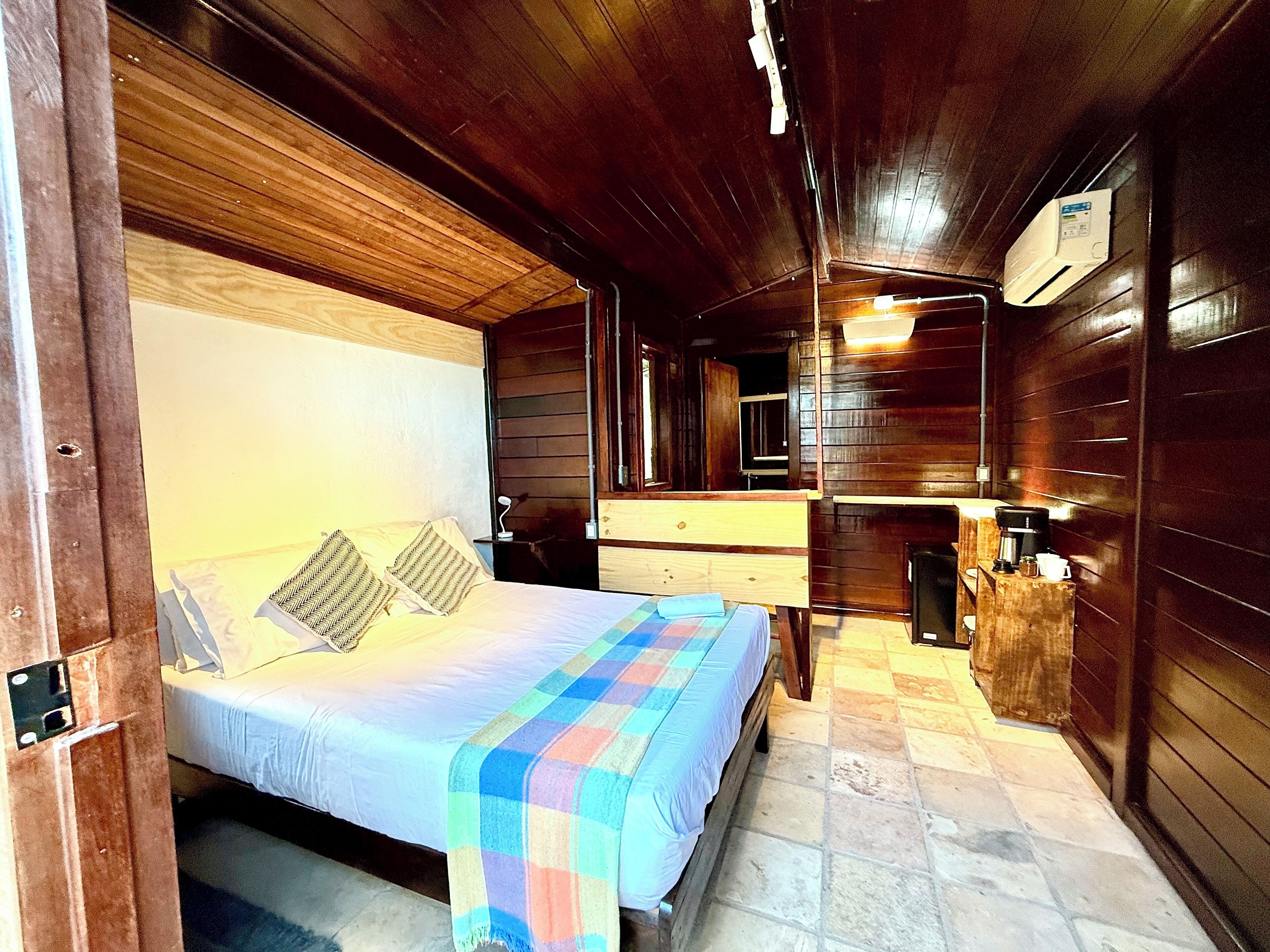 WiFi, bed sheets