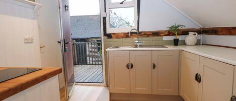 Batterie de cuisine, vaisselle et ustensiles