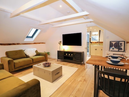 Living area. Red House Common View